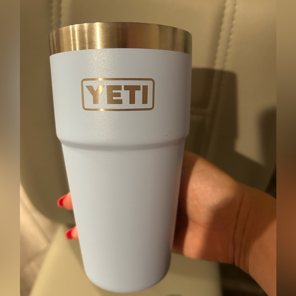 SOLD 🌴YETI Sky Blue Stainless Steel Tumbler